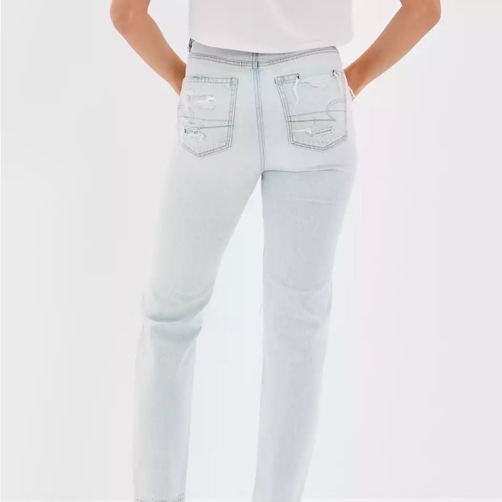 American Eagle Ripped Highest Waist Mom Jean Size 2